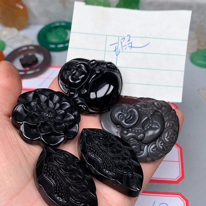 田***辣黑曜岩未镶嵌颈饰