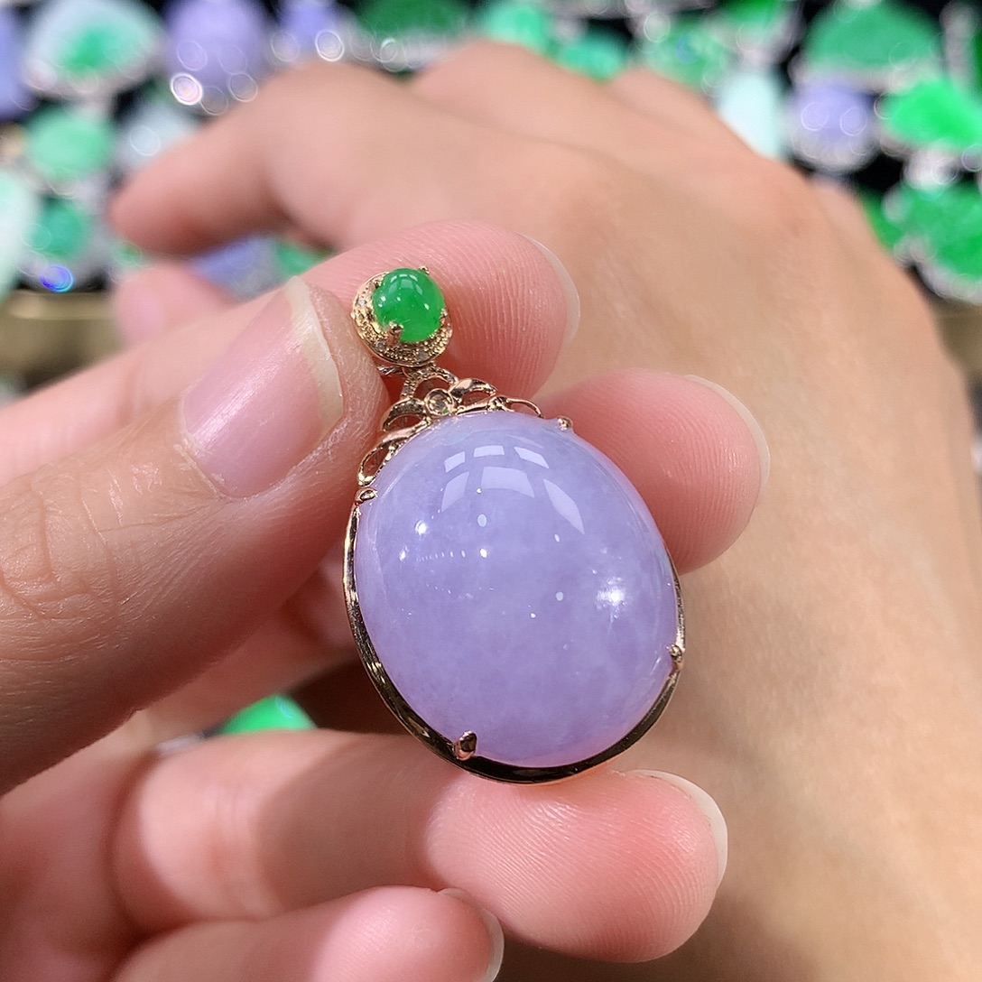 翡翠18K金镶嵌颈饰