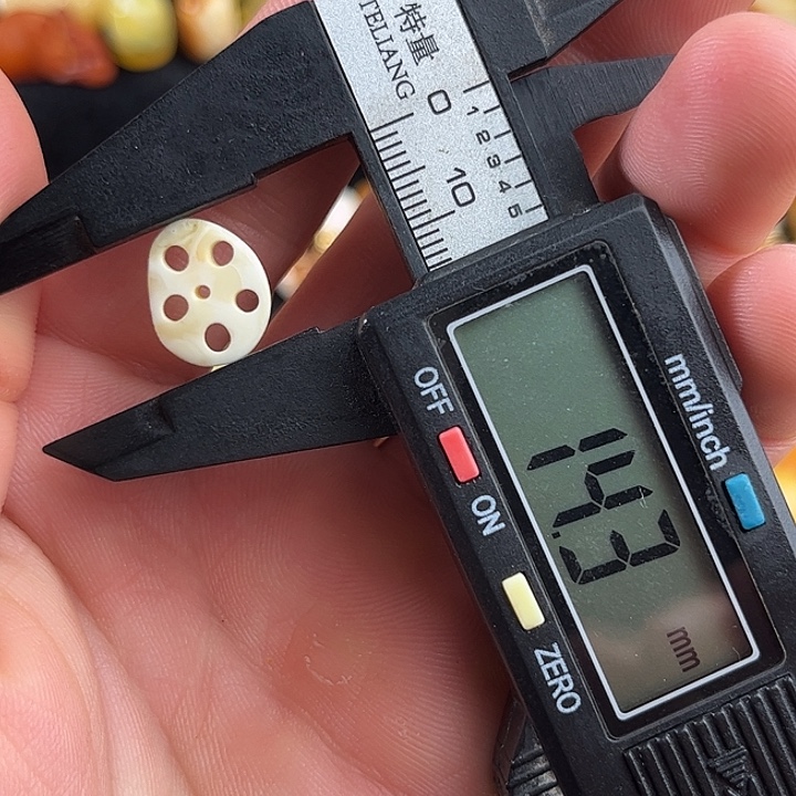 蜜蜡未镶嵌珠宝奇石