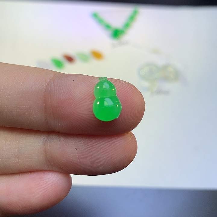翡翠未镶嵌颈饰葫芦