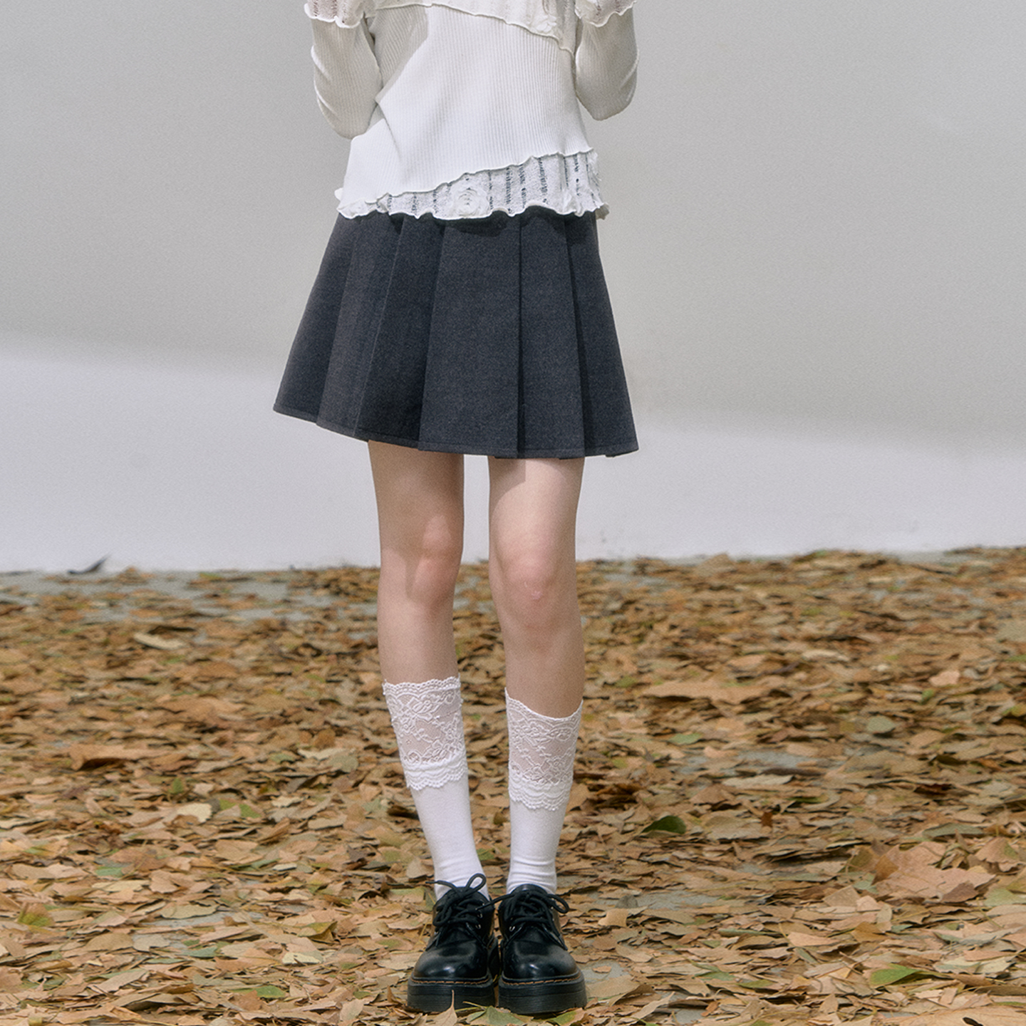 罐头士多所 '青衫褶'u系灰色高腰裙子女秋季新款显瘦百褶半身裙