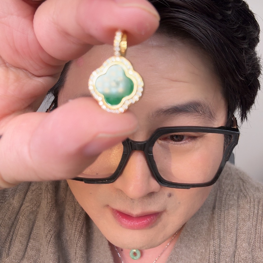 翡翠未镶嵌颈饰一件