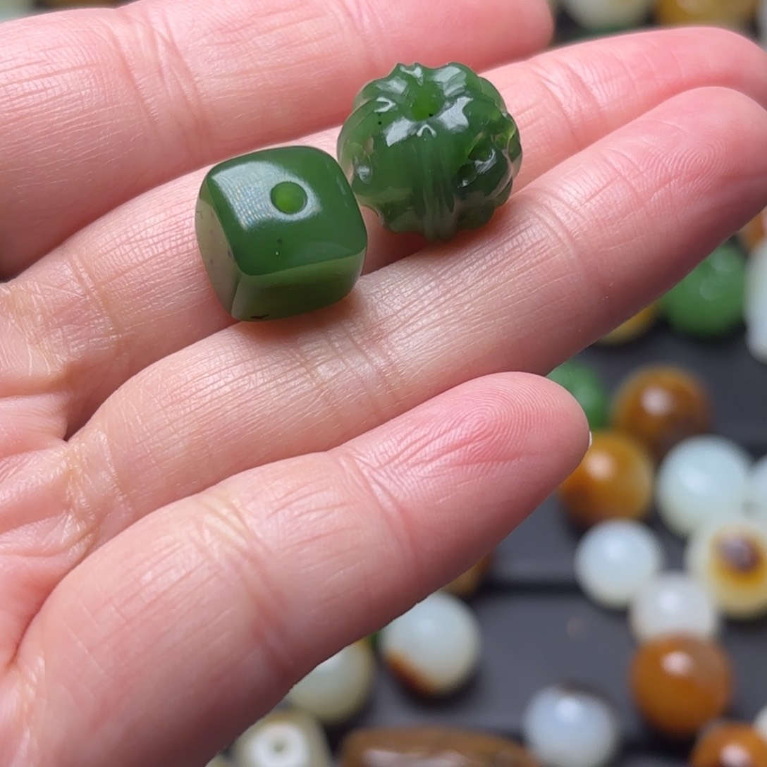 和田玉颈饰未镶嵌火****活