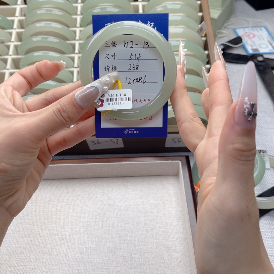 ****东陵石未镶嵌手镯