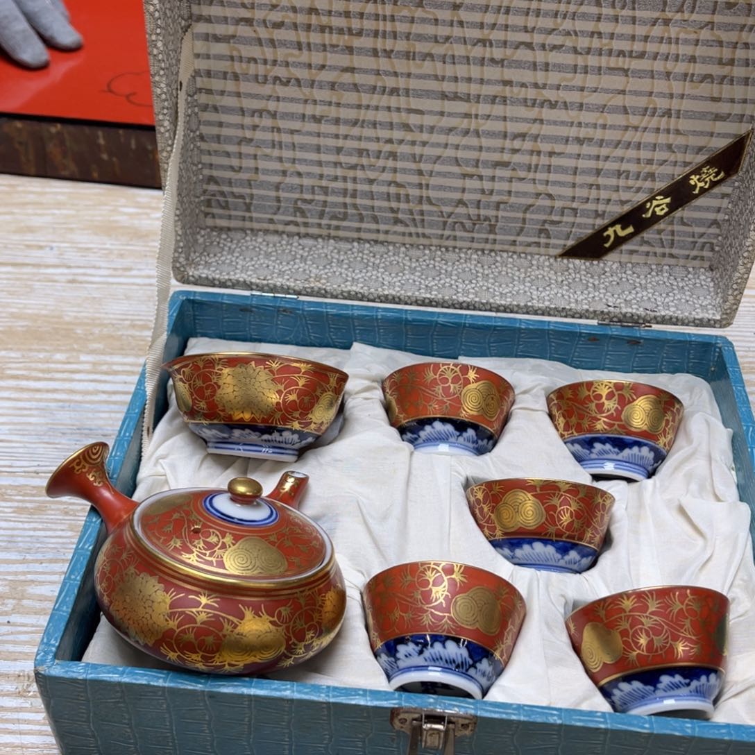 瓷片鼓*密密麻麻地排列着一条