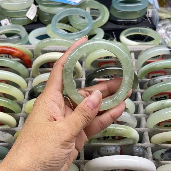 蛇纹石玉未镶嵌手镯343