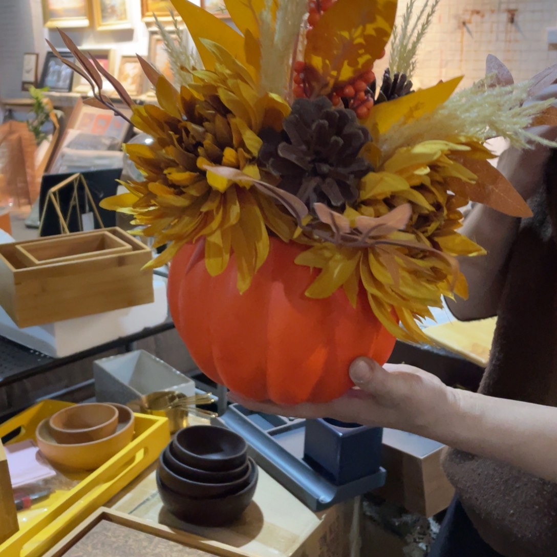 陶瓷花瓶，仿真绿植。