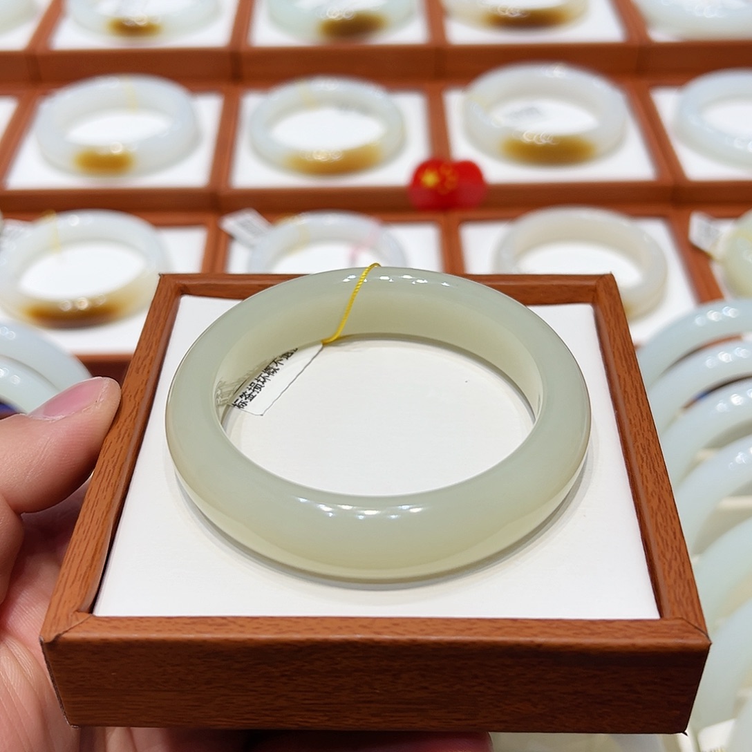 和田玉手镯未镶嵌暖白