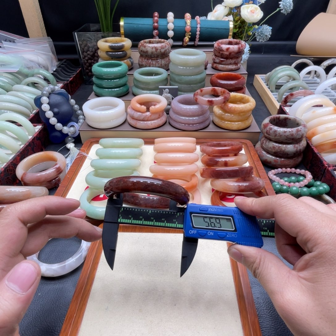 石英质玉手镯未镶嵌