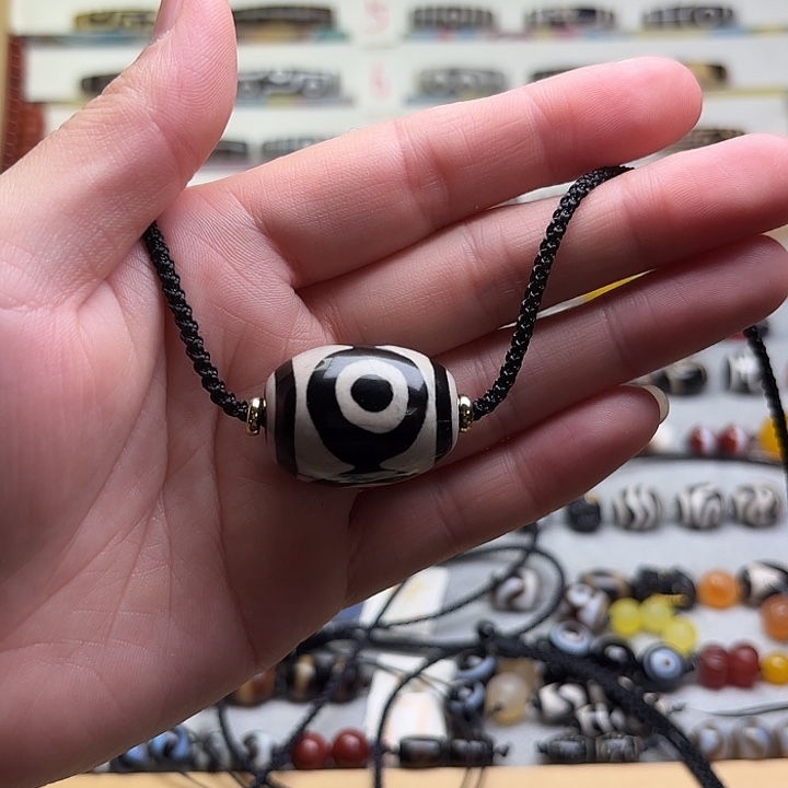 一***糊玛瑙/玉髓未镶嵌颈饰