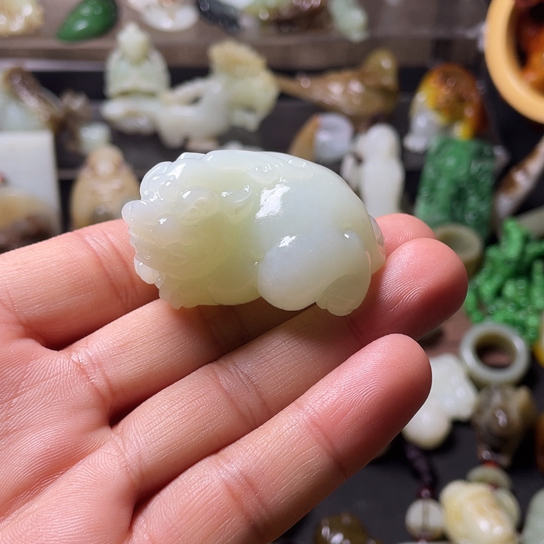 养***）和田玉（糖玉）未镶嵌颈饰