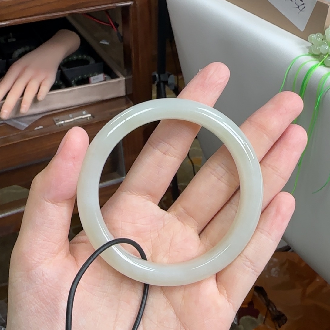 和田玉未镶嵌手镯57