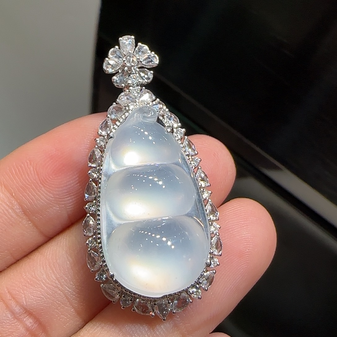 翡翠18K金镶嵌吊坠(不含链)福豆