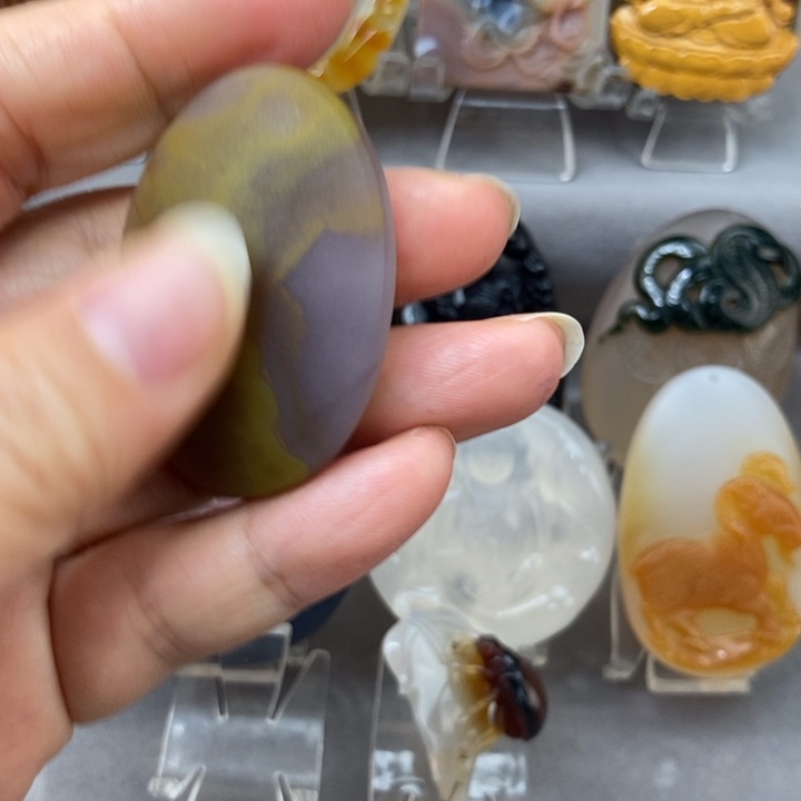 星***梦只买单纯的吊坠，没带链子，属的性质。