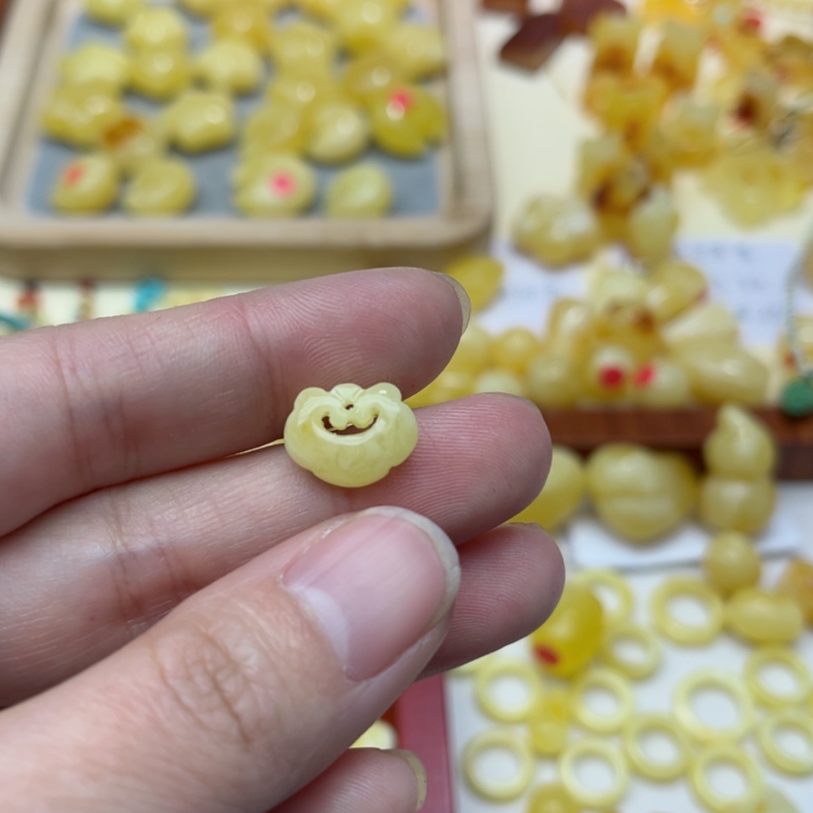 【闪购商品】蜜蜡裸石未镶嵌配饰