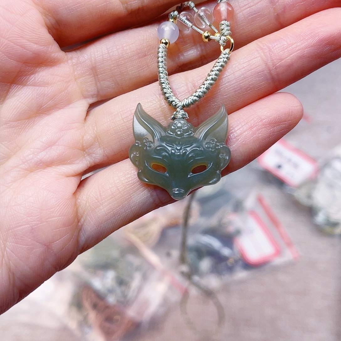 和田玉未镶嵌吊坠(赠链)