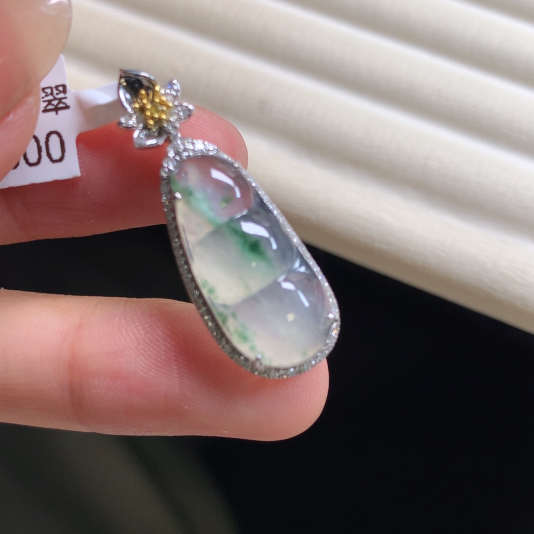 翡翠颈饰18K金镶嵌高冰福豆