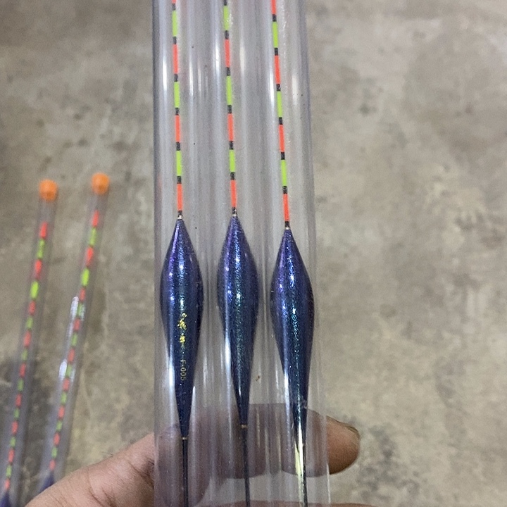 蓝色鱼漂随机发3根，，