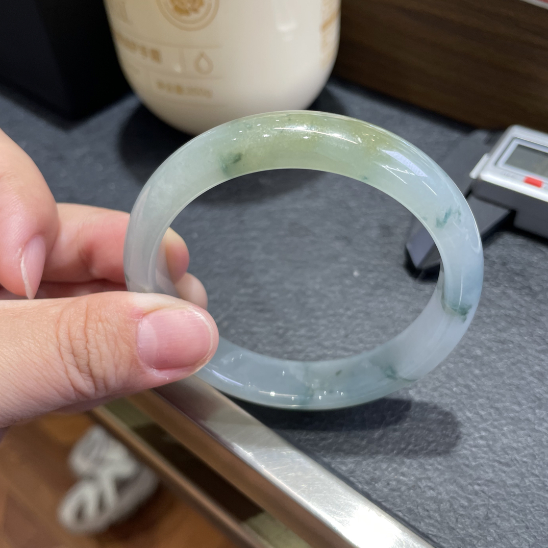 缅甸翡翠a货正圈飘花56m'm翡翠手镯
