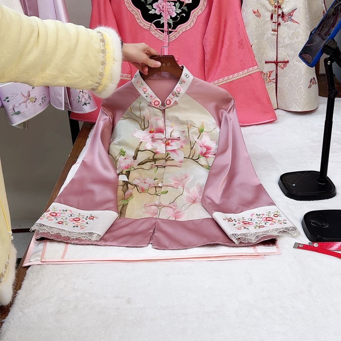 刺绣真丝紫色玉兰花外套