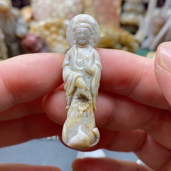 硅化珊瑚（珊瑚玉）颈饰未镶嵌