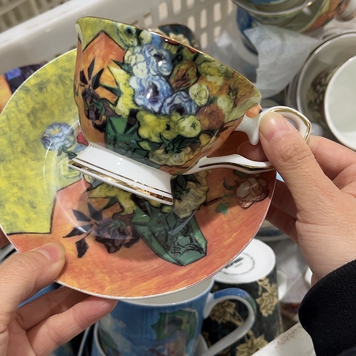 瓷片微瑕骨瓷杯碟花瓶一套