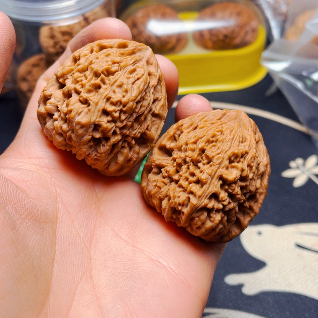 文玩核桃把件南疆石一对