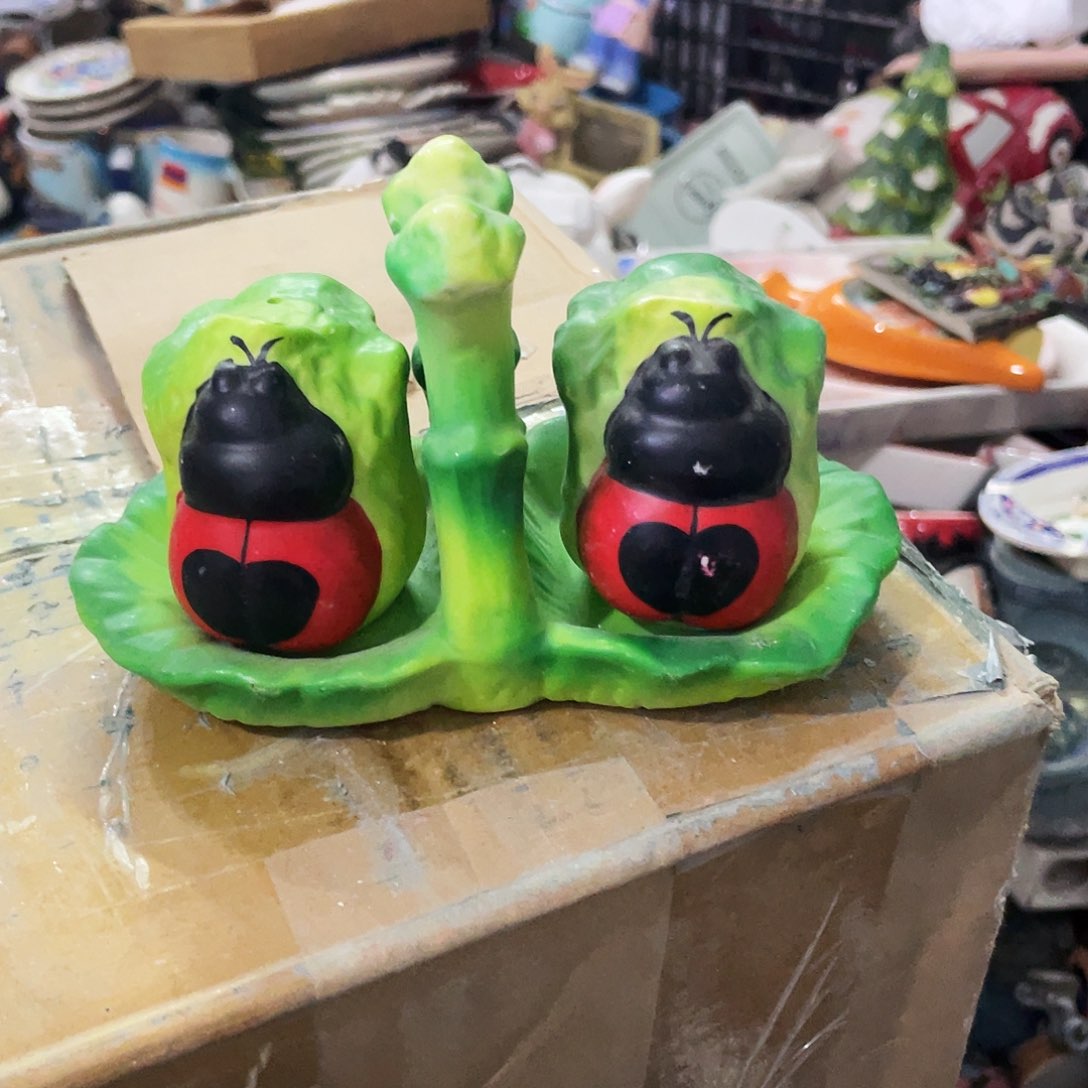 摆件  磕碰。        