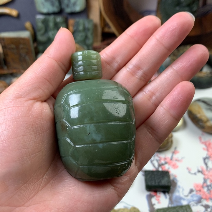 透闪石质玉未镶嵌颈饰