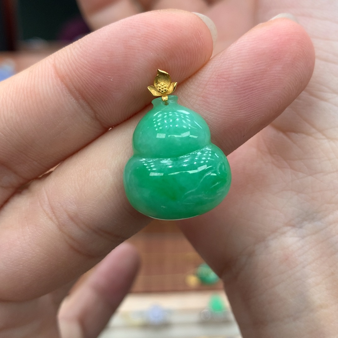 翡翠18K金镶嵌颈饰