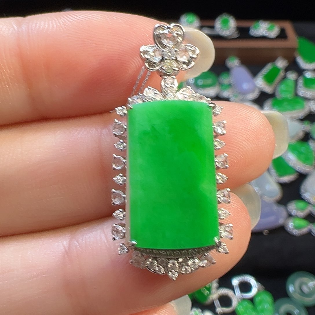 翡翠颈饰18K金镶嵌收货48小时鉴赏期