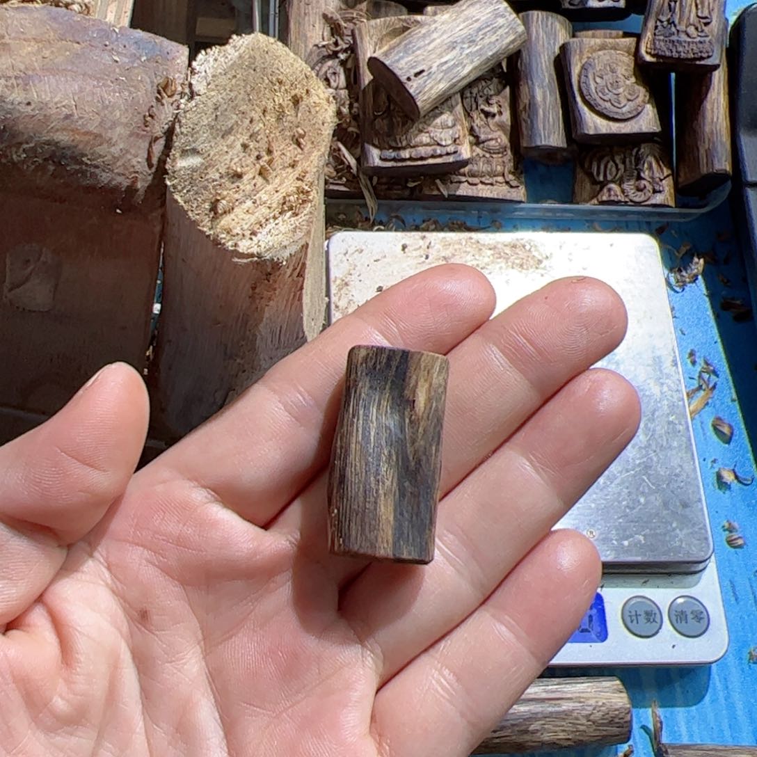 沉香吊坠白棋素牌3.3克