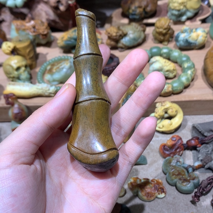 未镶嵌岫岩河磨玉（透闪石质玉）把件