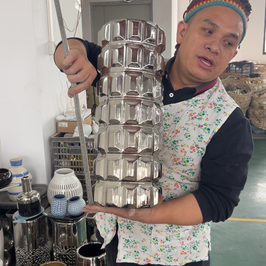 摆件65 号高中低温陶瓷瓶（部分微瑕）