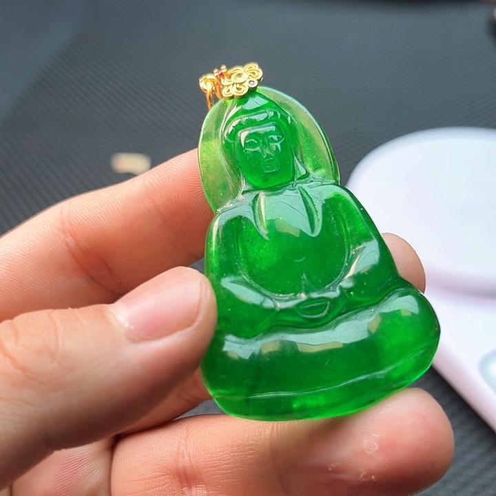 翡翠颈饰未镶嵌啊啊