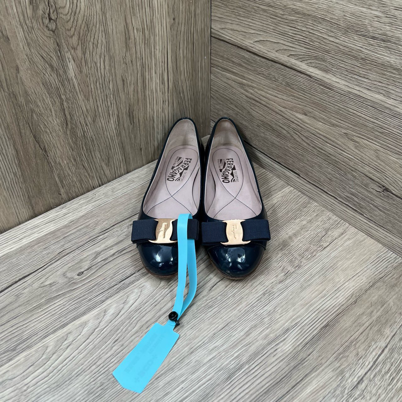 Ferragamo 菲拉格慕  蓝色漆皮金属logo蝴蝶结平底鞋 35.5码/95新