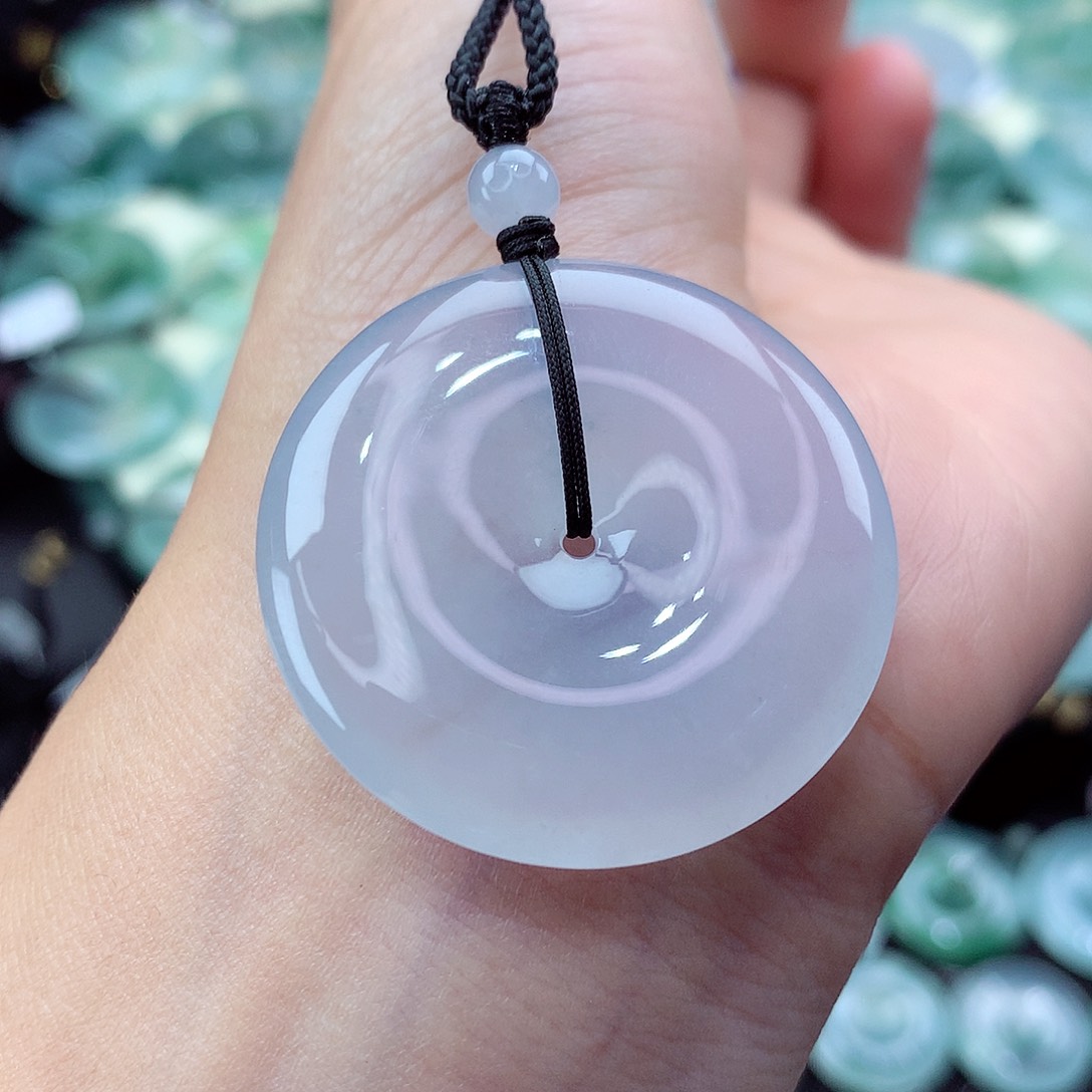 翡翠未镶嵌颈饰编号23。尺寸34.4-6.2