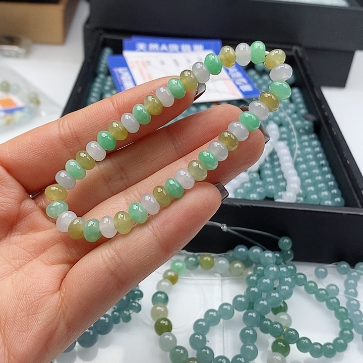 翡翠手链未镶嵌谎****多