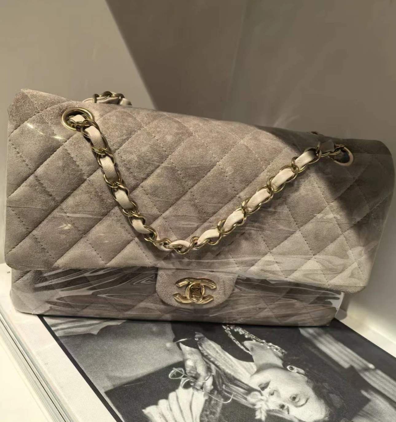 99新 Chanel/香奈儿 HIHI23P深灰色麂皮金扣中号CF链条包JL