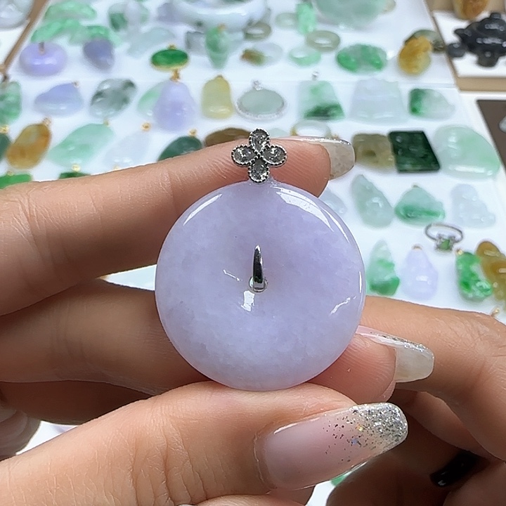 翡翠颈饰未镶嵌平安扣