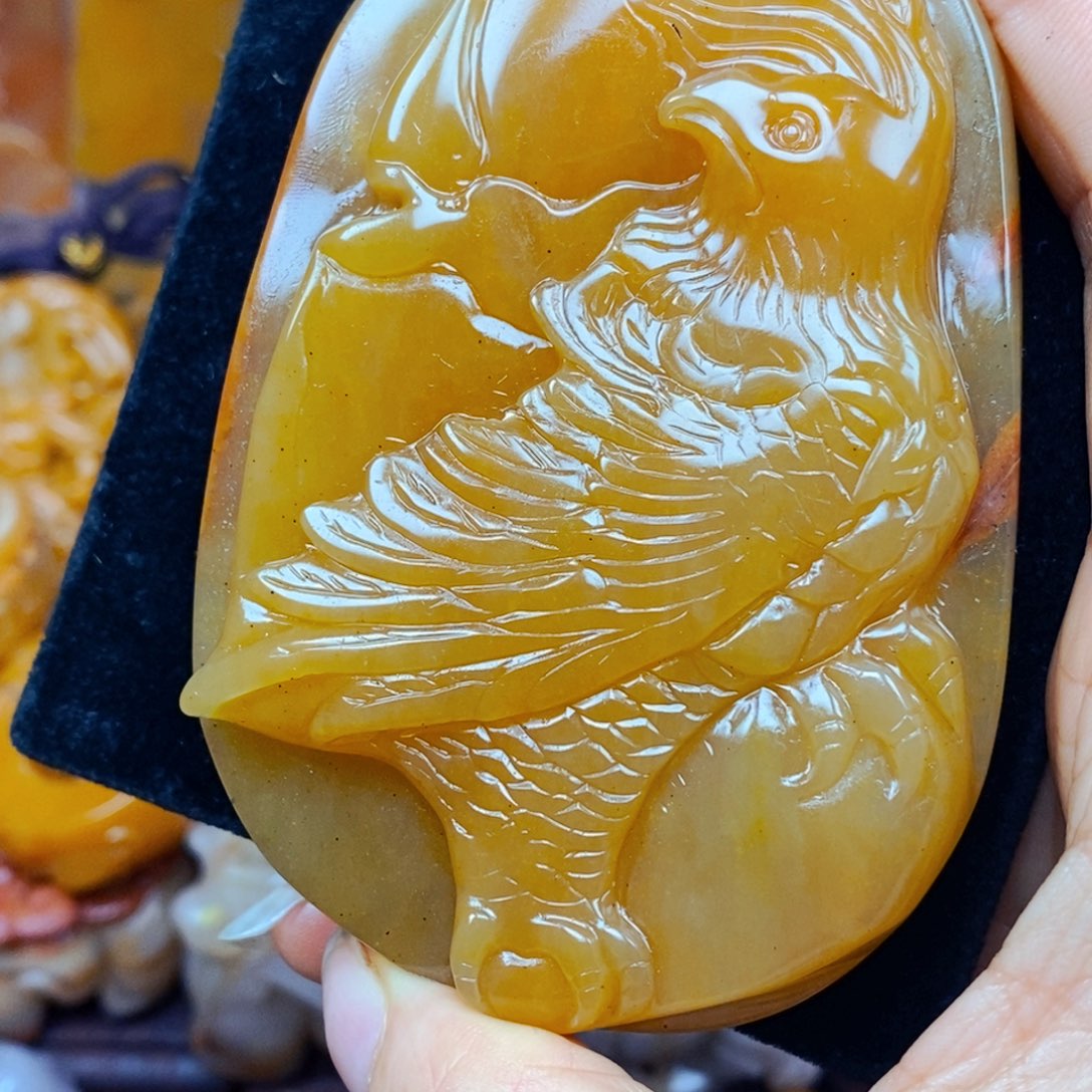 未镶嵌石英质玉（黄龙玉）颈饰