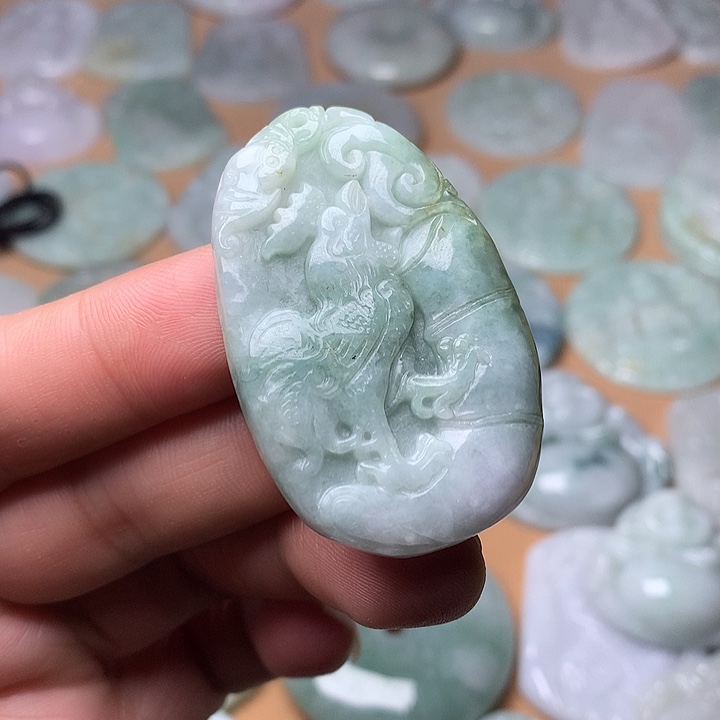 翡翠未镶嵌颈饰鸡