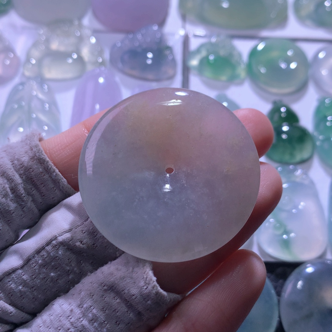 翡翠未镶嵌颈饰扣