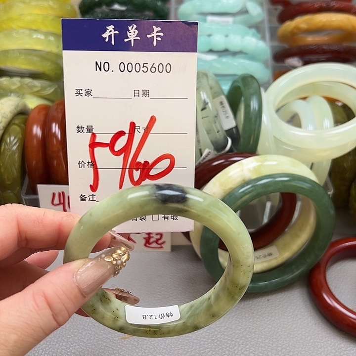 蛇纹石玉未镶嵌手镯