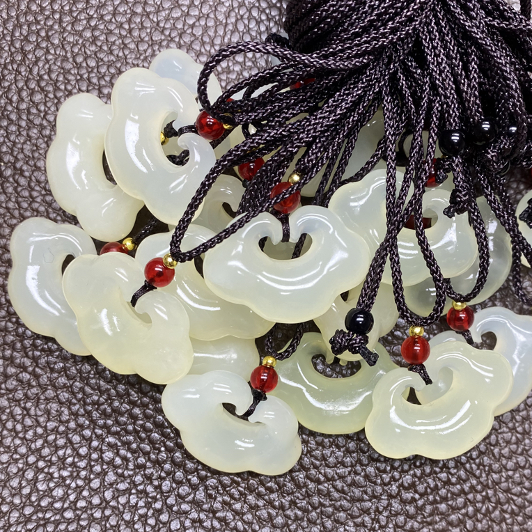 岫玉白冰祥云吊坠多样    132号