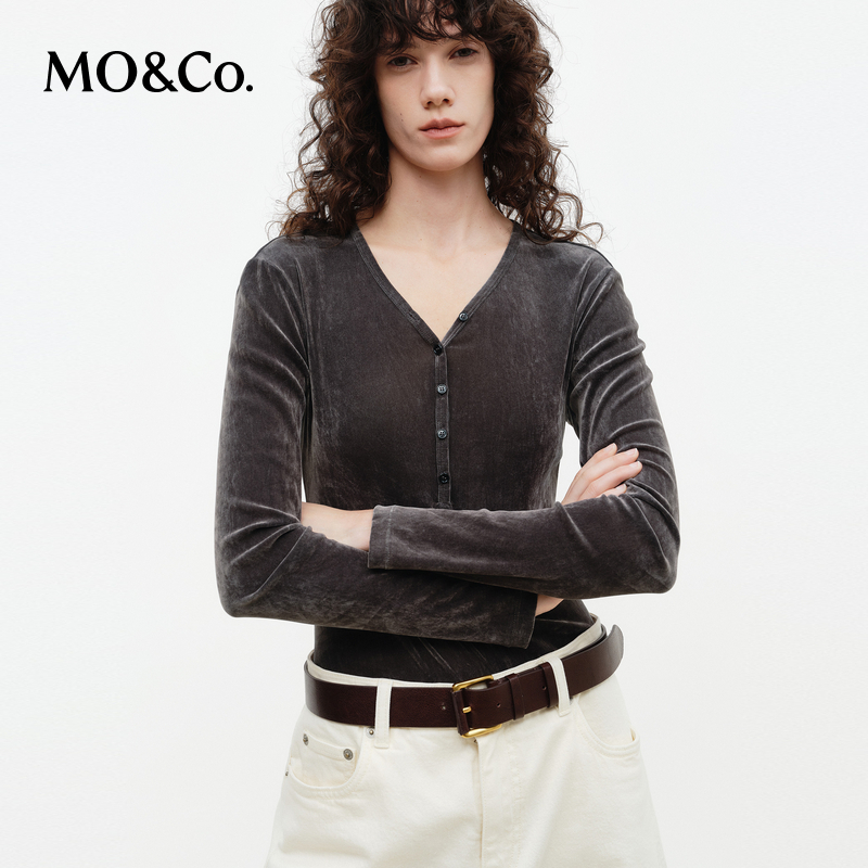 MOCO上衣2026春新品法国植绒V领奢光半开襟修身正肩MBF1TOP026