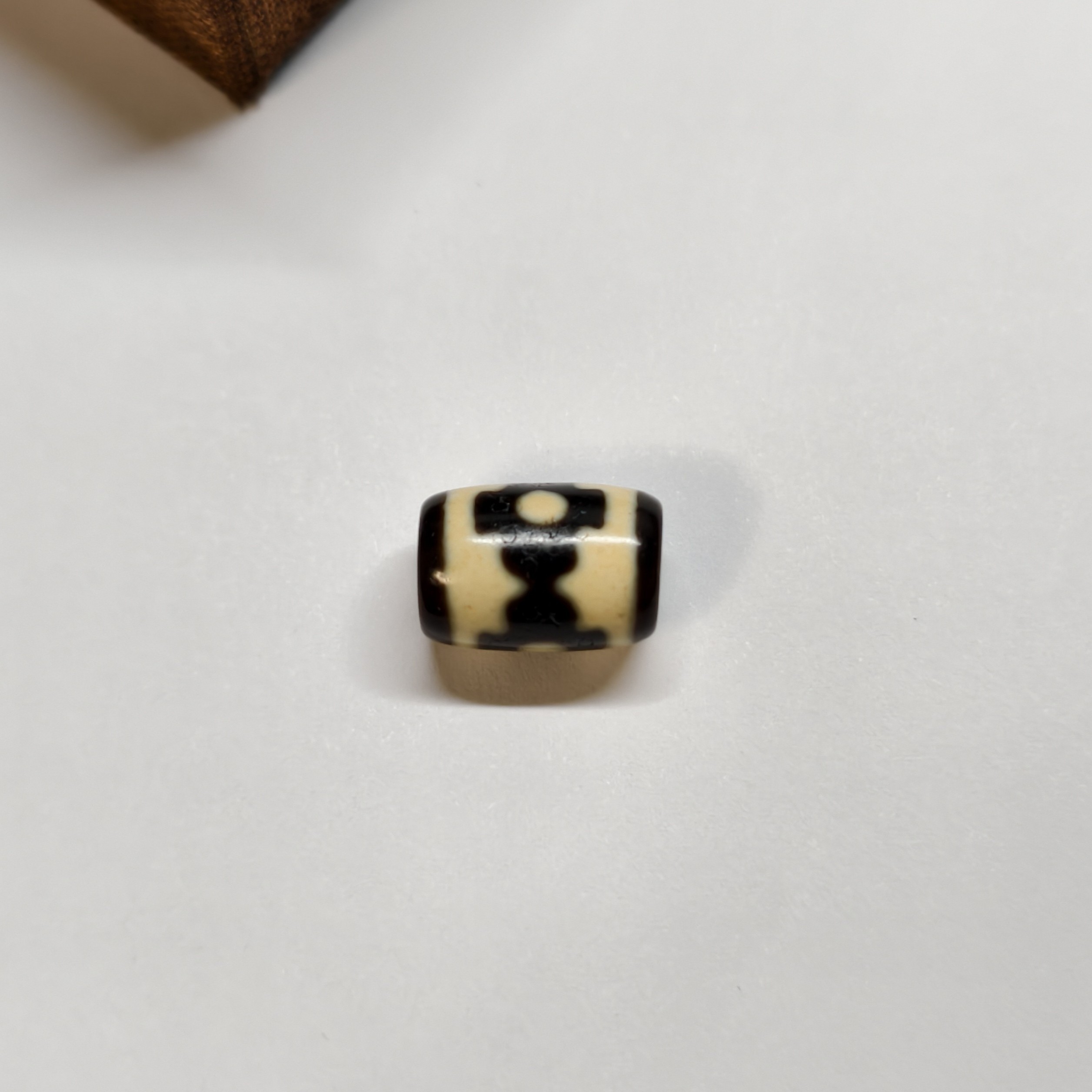 建成三眼小桶珠玛瑙珠(对孔16-直径11.2)