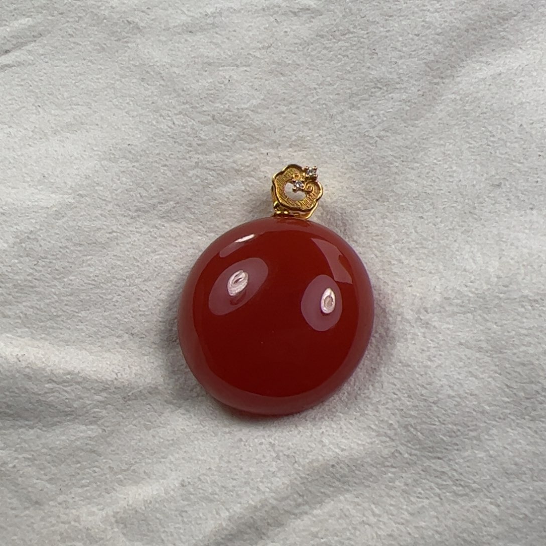 南红玛瑙吊坠18K金镶嵌