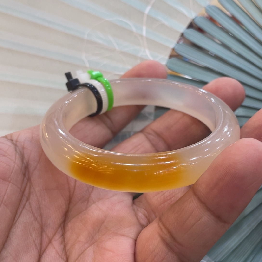 玛瑙/玉髓手镯未镶嵌别**姐