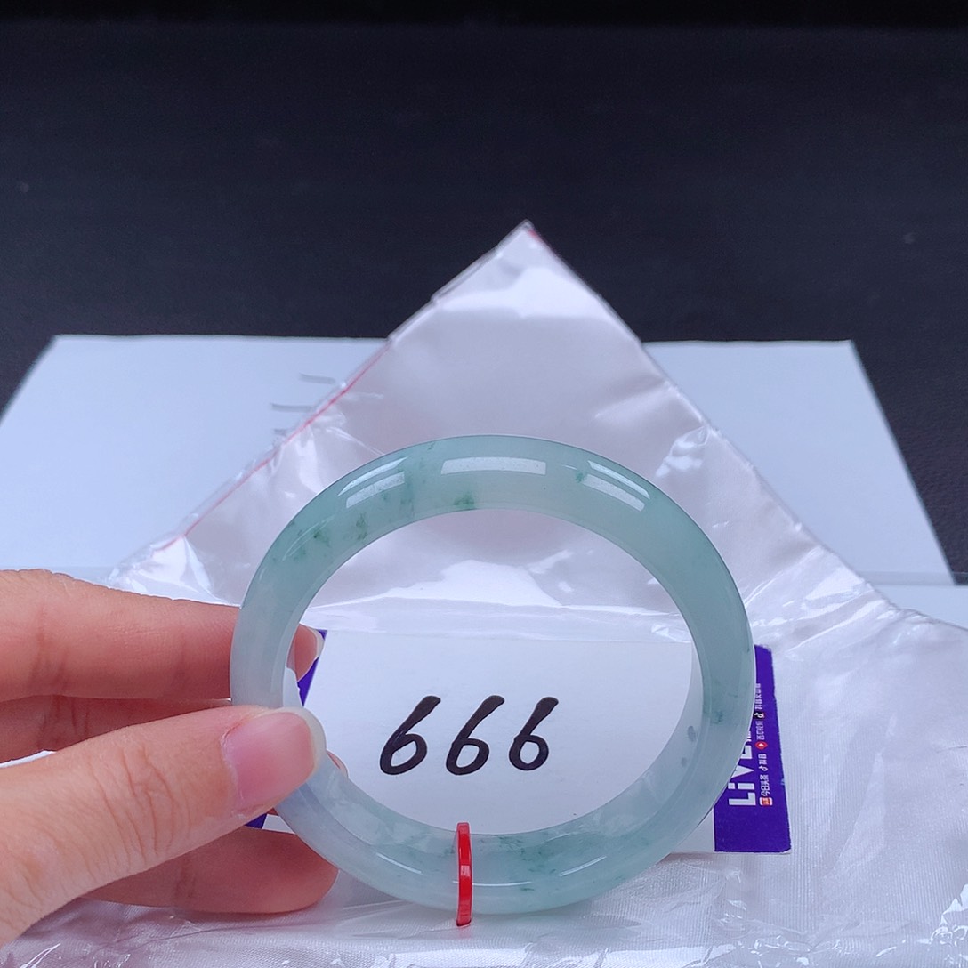 翡翠手镯未镶嵌手镯000352